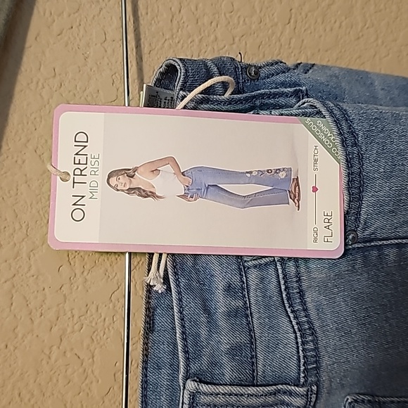 NWT Waist: 26"-28" - Picture 3 of 8